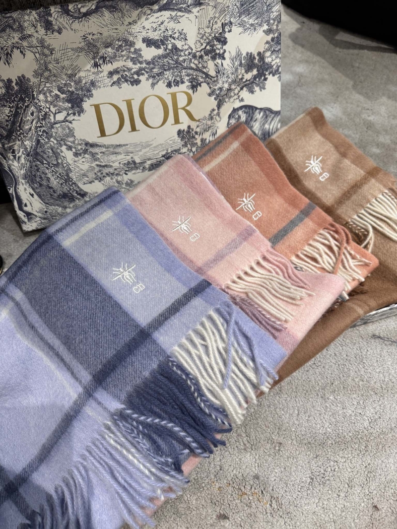 CHRISTIAN DIOR